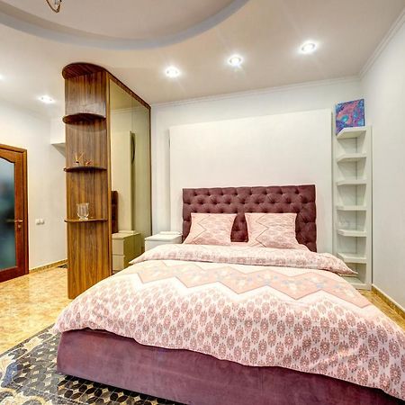 Світло! Vip Apartment In The Druzhby Narodiv Metro Station Київ Екстер'єр фото