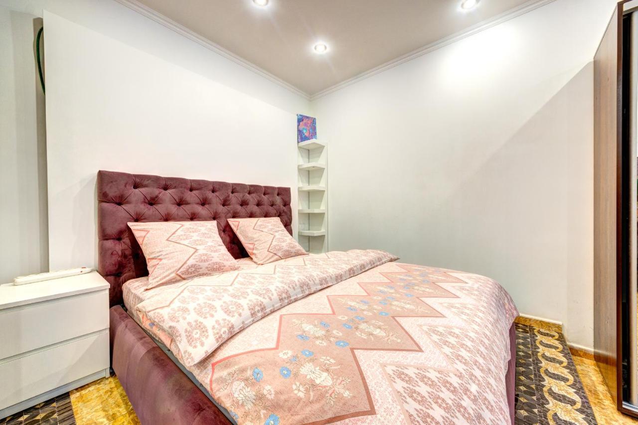 Світло! Vip Apartment In The Druzhby Narodiv Metro Station Київ Екстер'єр фото