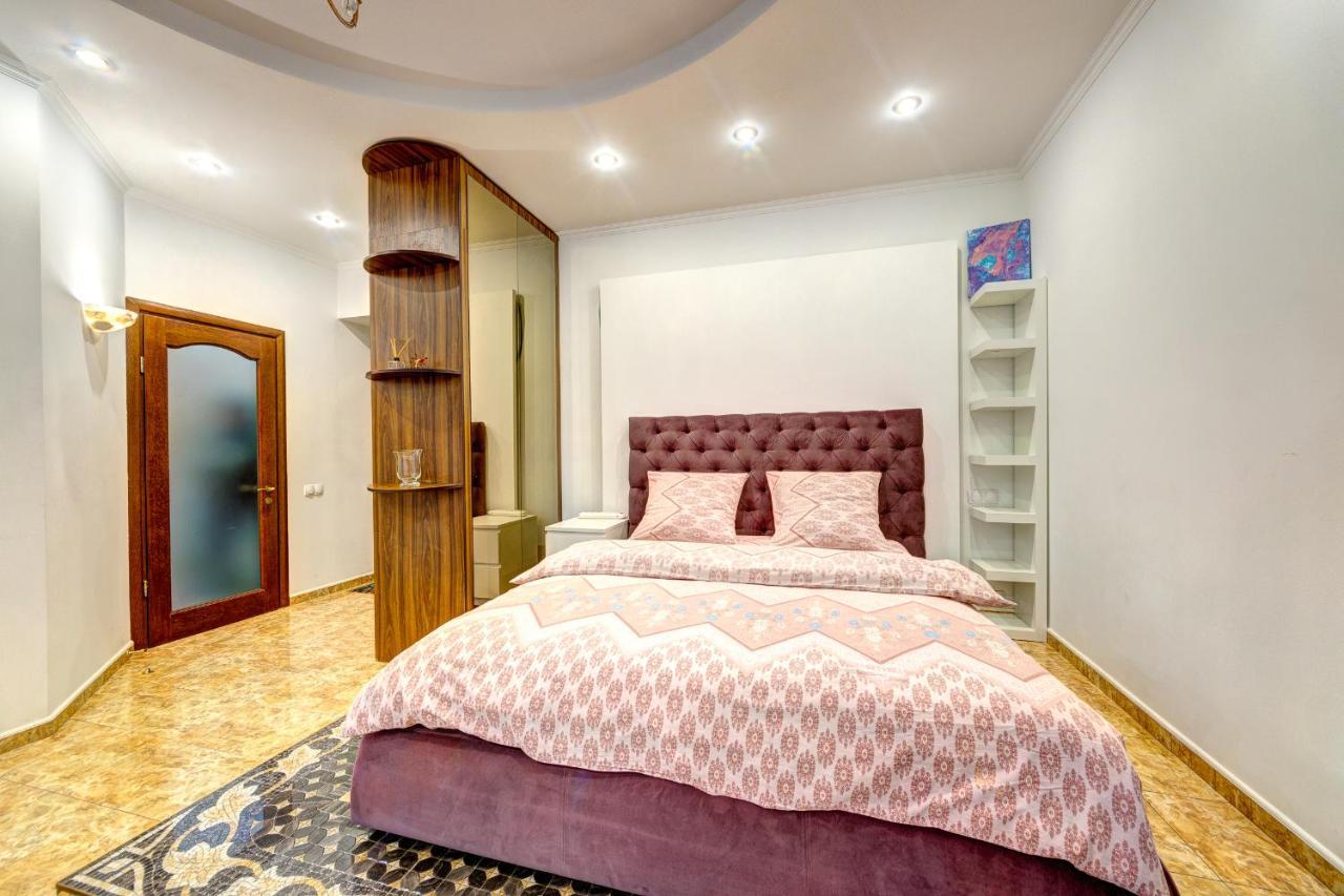 Світло! Vip Apartment In The Druzhby Narodiv Metro Station Київ Екстер'єр фото