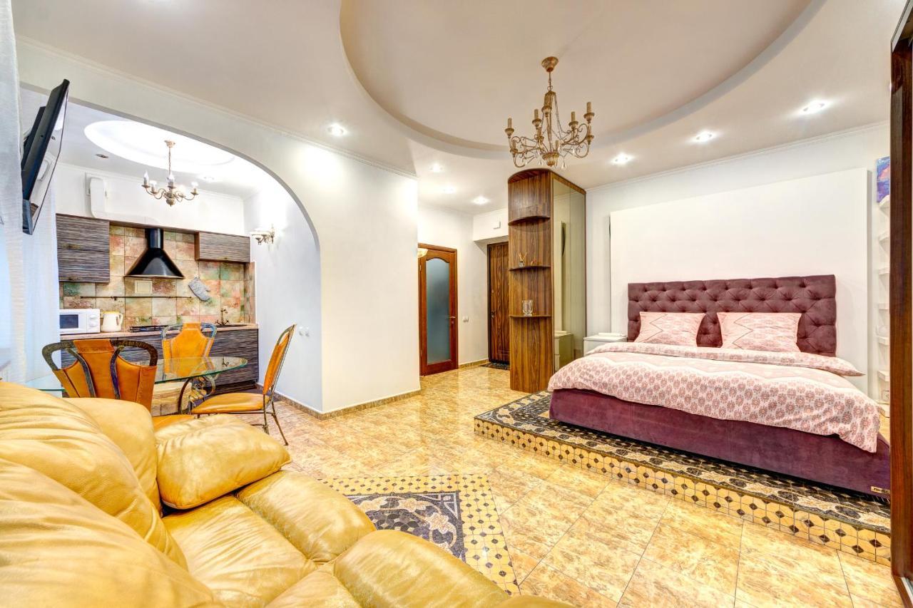 Світло! Vip Apartment In The Druzhby Narodiv Metro Station Київ Екстер'єр фото