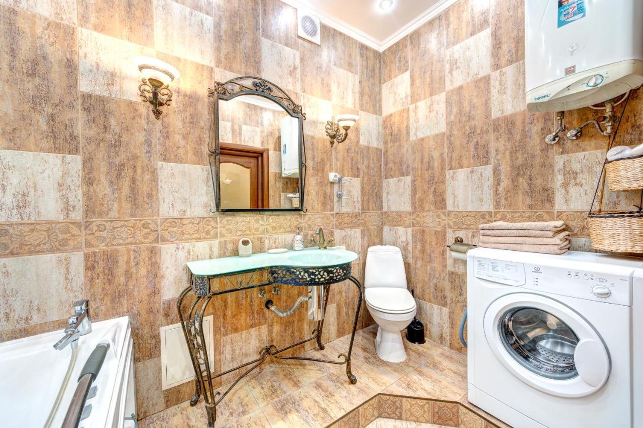 Світло! Vip Apartment In The Druzhby Narodiv Metro Station Київ Екстер'єр фото